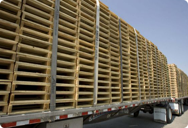 Truck transporting pallets